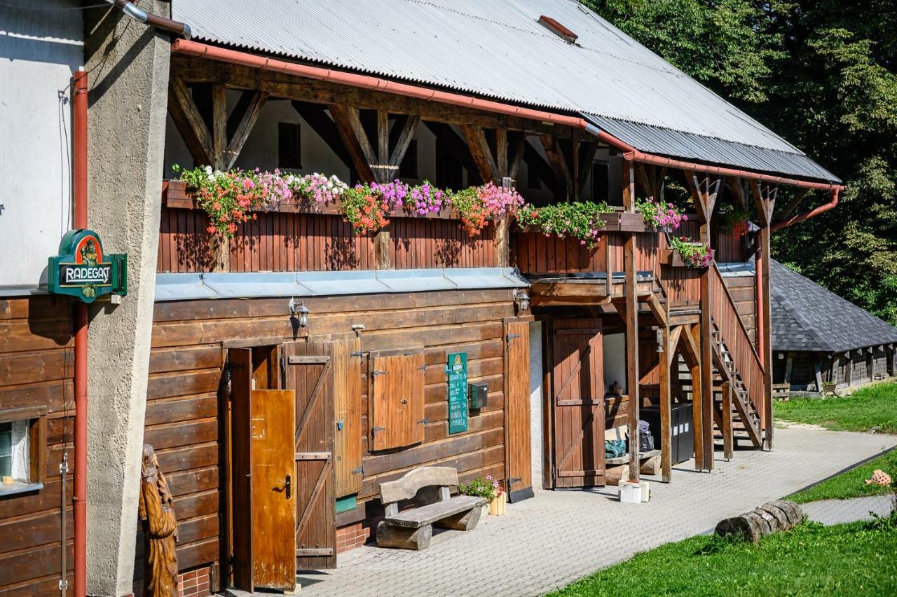 Penzion Tyra Trinec Extérieur photo